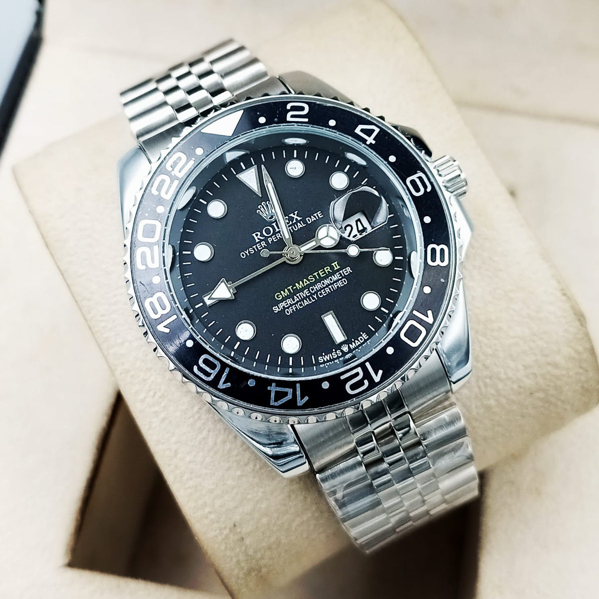Two-Tone Bezel GMT-Style Men's Watch Silver Jubilee Strap